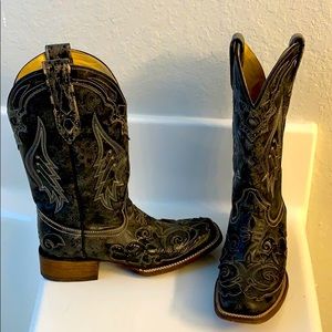 Corral boots